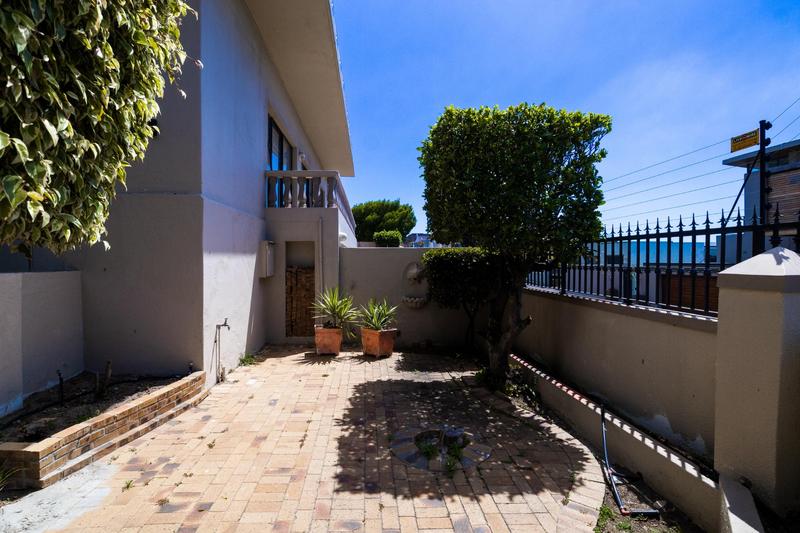 To Let 8 Bedroom Property for Rent in Walmer Estate Western Cape